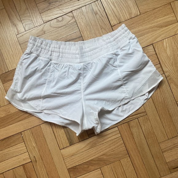 lululemon athletica Pants - Lululemon White Hotty Hot 2.5 inch Shorts